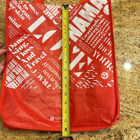 LULULEMON REUSABLE RED & WHITE LOVE TOTE BAG WITH RED HANDLES AND SNAP CLOSURE - Picture 7 of 7